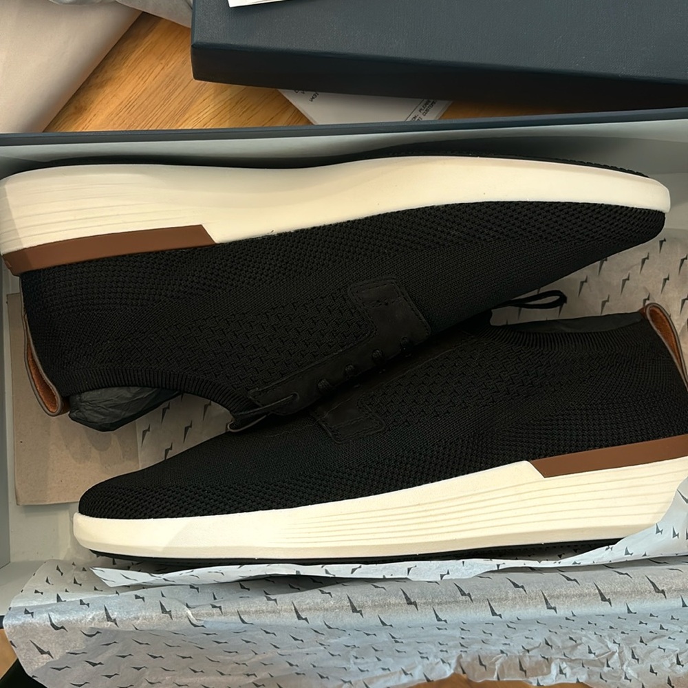 New wolf and shepherd swift knit derby sneaker